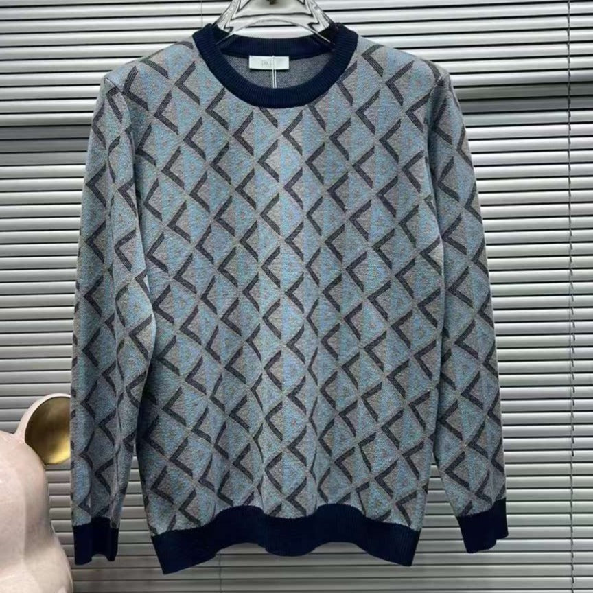 Luxurious Trendsetting Crew-Neck Pullover
