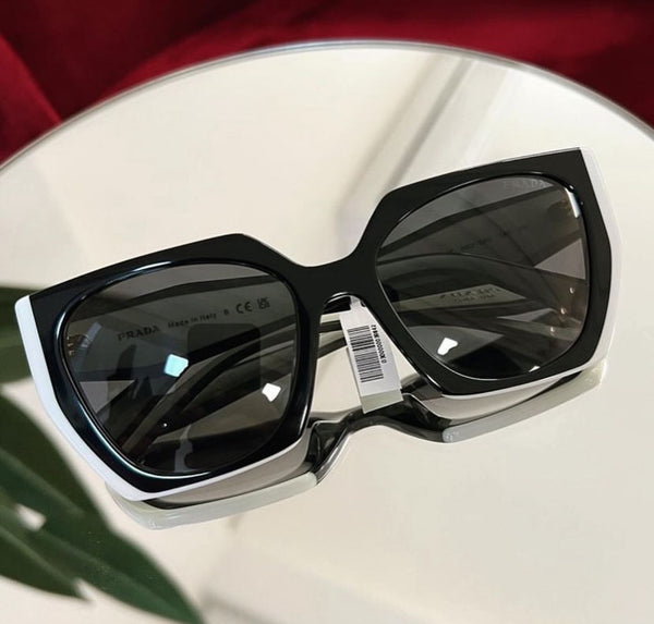 Elegant and  Over sized  Sunglasses with Brand  logo