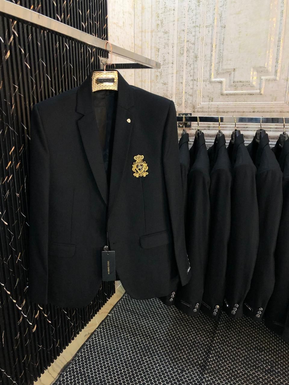 Embellished Crest Single-Breasted Blazer