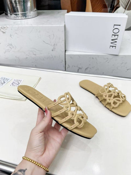 Latest Fashion Flats for Women – Featuring Engraved Detailing