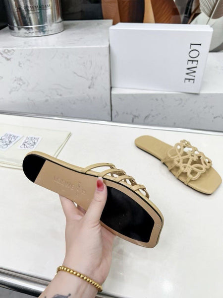 Latest Fashion Flats for Women – Featuring Engraved Detailing