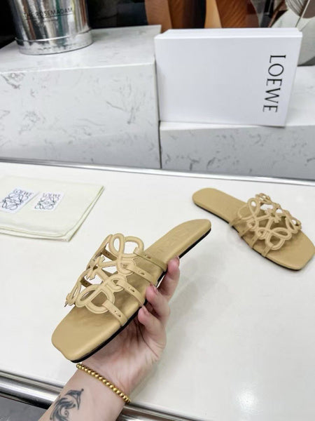Latest Fashion Flats for Women – Featuring Engraved Detailing