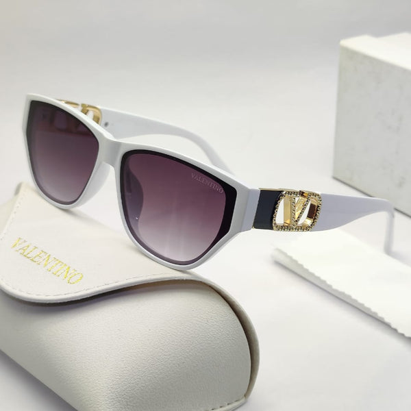 Designer Sunglasses with Gold V Logo  Luxury UV Protection Shades