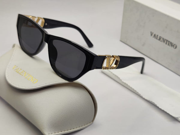 Designer Sunglasses with Gold V Logo  Luxury UV Protection Shades