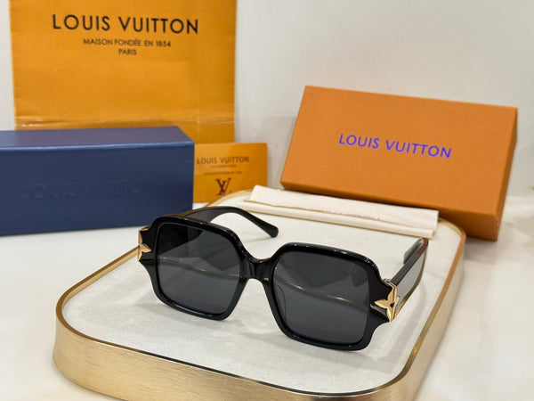 Black Square Sunglasses  Luxury Gold Logo Temple Shades for Women