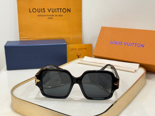 Black Square Sunglasses  Luxury Gold Logo Temple Shades for Women