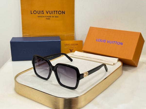 Black Square Sunglasses  Luxury Gold Logo Temple Shades for Women