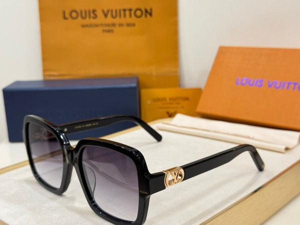 Black Square Sunglasses  Luxury Gold Logo Temple Shades for Women