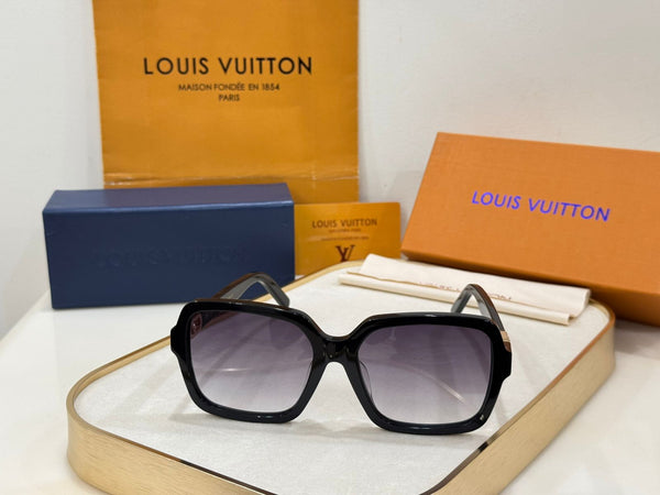 Black Square Sunglasses  Luxury Gold Logo Temple Shades for Women