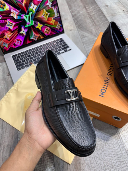 Elegant Black Leather Shoes  with Silver Buckle