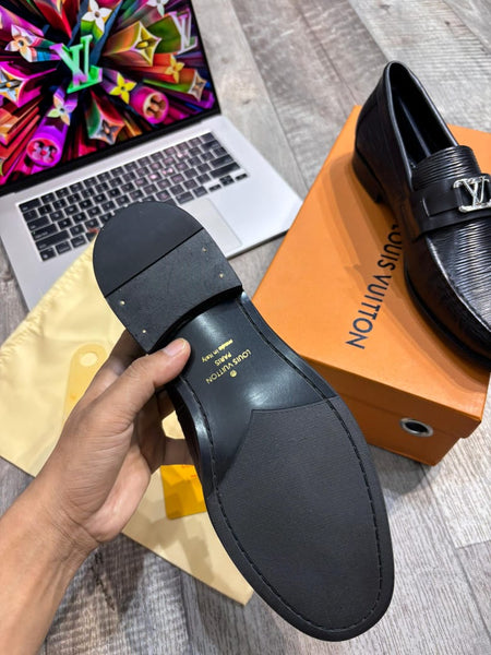 Elegant Black Leather Shoes  with Silver Buckle