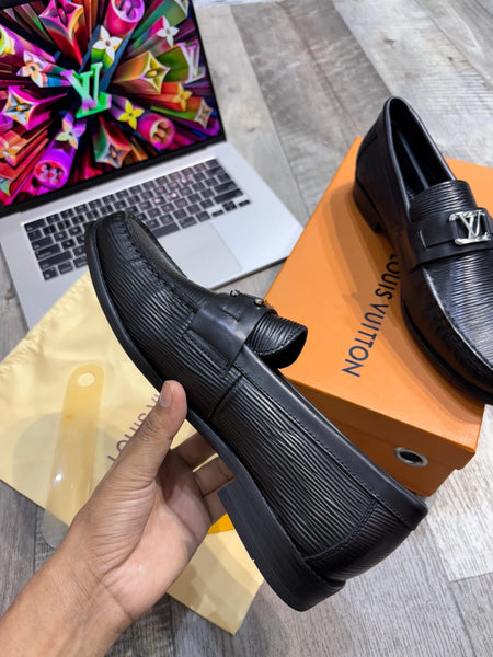 Elegant Black Leather Shoes  with Silver Buckle