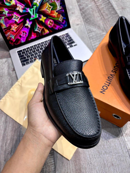 Men Premium Leather Loafers – Classic Black with Metal Accent