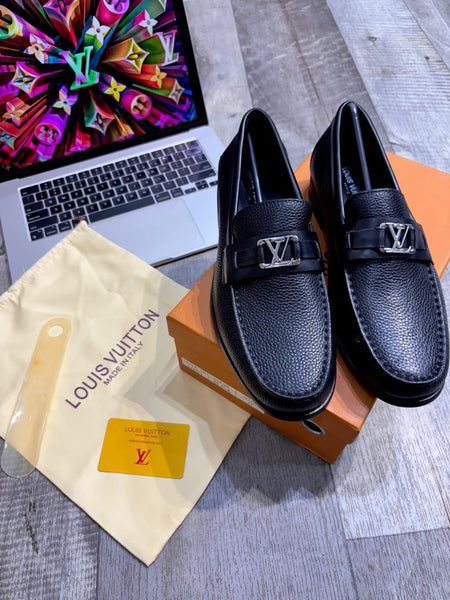 Men Premium Leather Loafers – Classic Black with Metal Accent