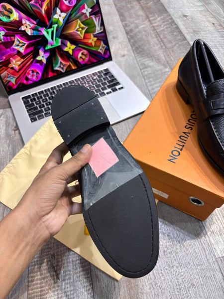 Men Premium Leather Loafers – Classic Black with Metal Accent