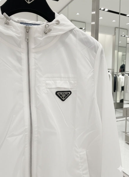 Imported Luxury White Windbreaker Jacket – Premium Lightweight Outerwear