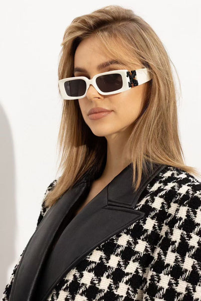 Trendy Rectangle Frame Sunglasses with Stylish Logo Detailing