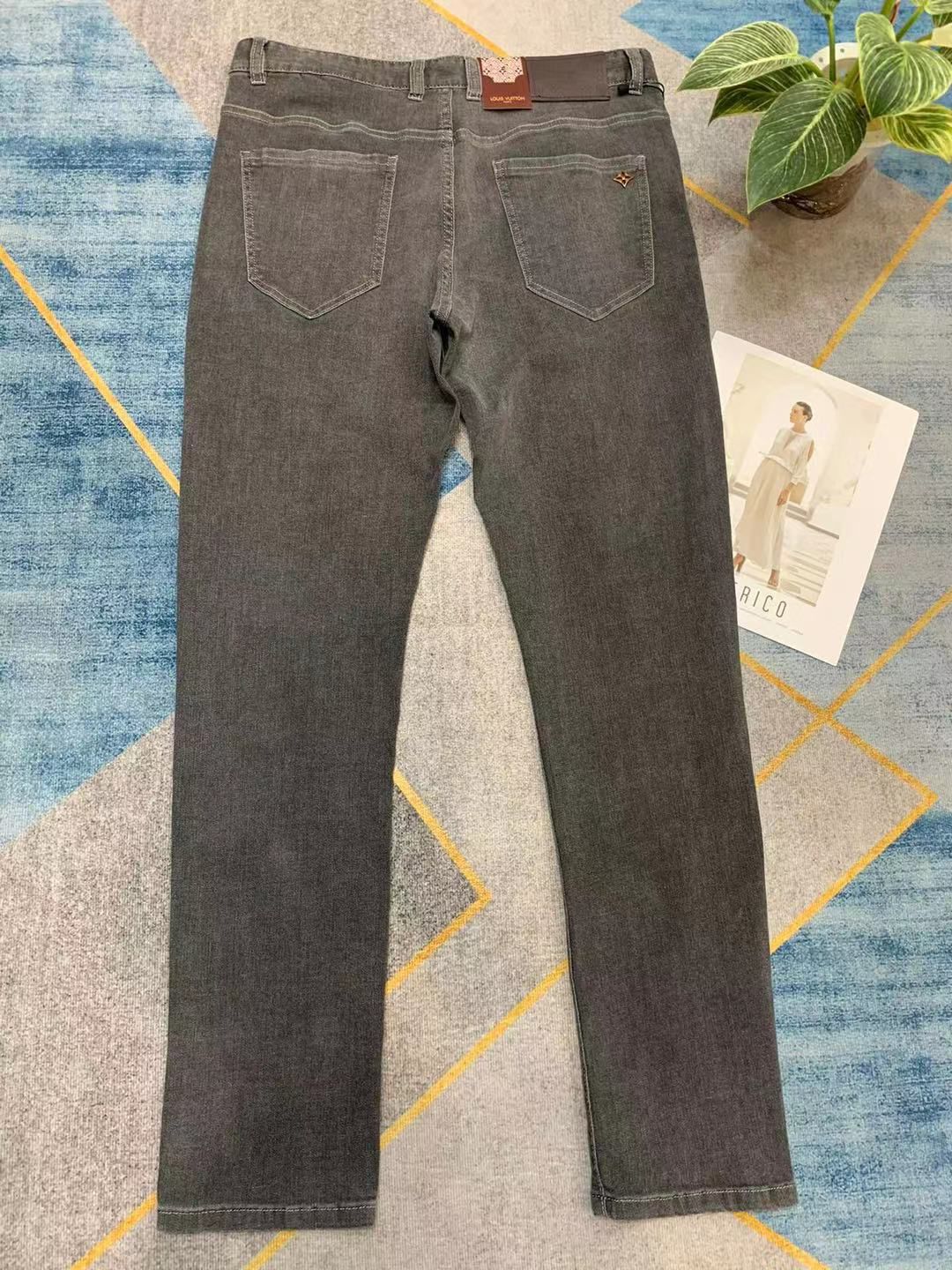 Trendy Super Comfortable Grey Jean For Men