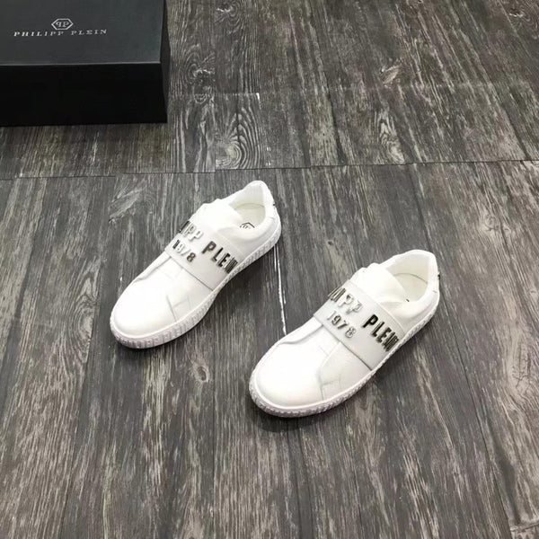 Luxury and Elegant Low-Top Sneakers With Logo Initial