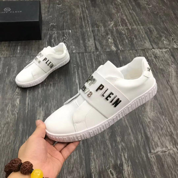 Luxury and Elegant Low-Top Sneakers With Logo Initial