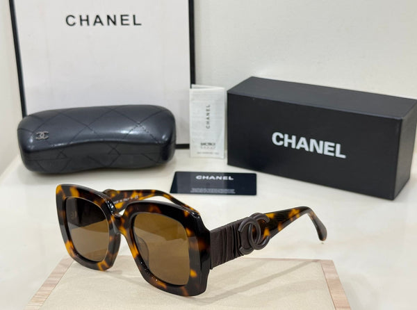 Women's Oversized Sunglasses With Branding