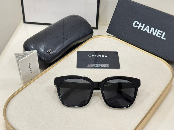 Women's Oversized Sunglasses With Branding