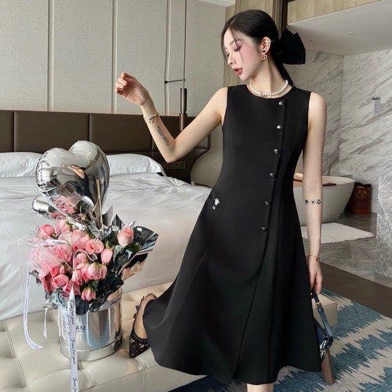 Elegant Sleeveless Black A-Line Dress with Asymmetrical Button Detailing