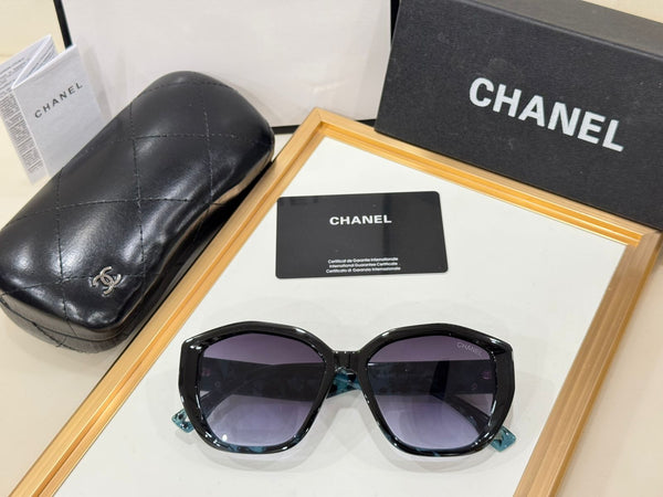 Premium  Iconic Initial Gold Tone  Logo Sunglass  For Women