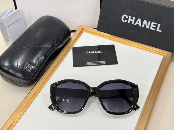 Premium  Iconic Initial Gold Tone  Logo Sunglass  For Women