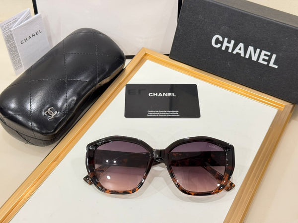 Premium  Iconic Initial Gold Tone  Logo Sunglass  For Women