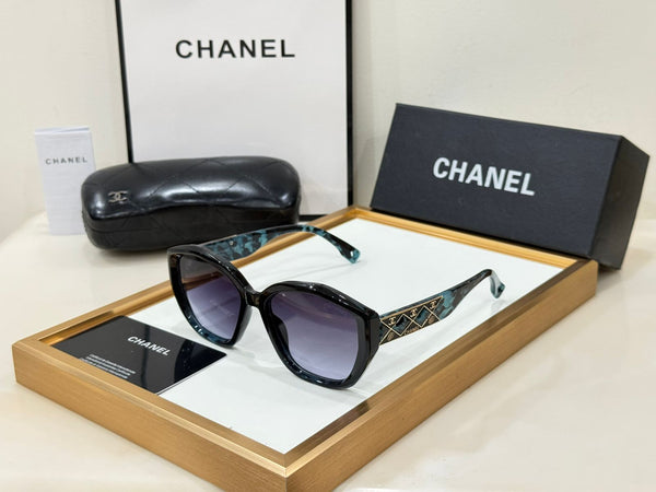 Premium  Iconic Initial Gold Tone  Logo Sunglass  For Women