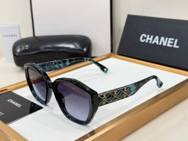 Premium  Iconic Initial Gold Tone  Logo Sunglass  For Women