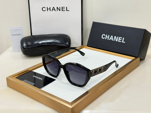 Premium  Iconic Initial Gold Tone  Logo Sunglass  For Women