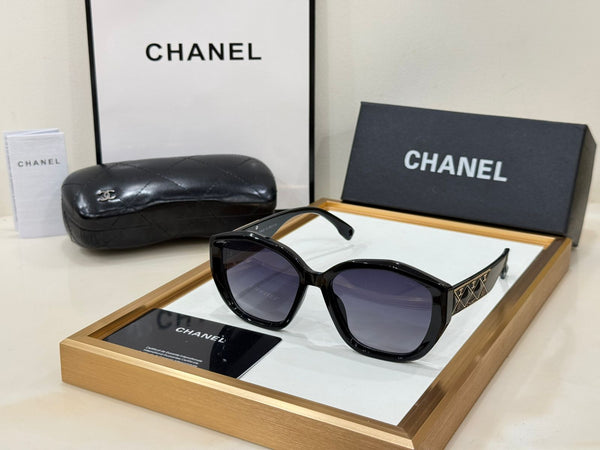 Premium  Iconic Initial Gold Tone  Logo Sunglass  For Women