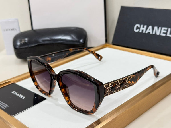 Premium  Iconic Initial Gold Tone  Logo Sunglass  For Women