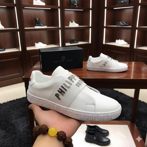 Luxury and Elegant Low-Top Sneakers With Logo Initial