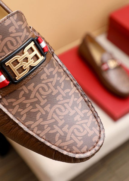 Luxury Brown Men’s Designer Loafers with Signature Buckle Detail