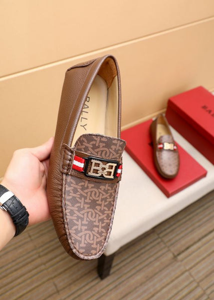 Luxury Brown Men’s Designer Loafers with Signature Buckle Detail