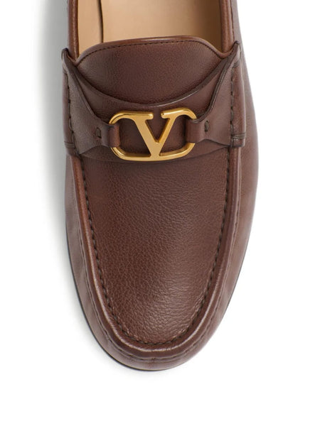 Classic Brown Men’s Leather Loafers with Elegant Buckle Detail