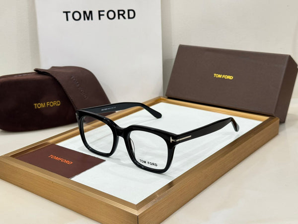 Luxury Eyeglass Frame Elegant Design with Gold Detailing