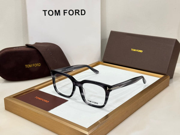 Luxury Eyeglass Frame Elegant Design with Gold Detailing