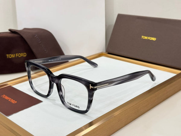 Luxury Eyeglass Frame Elegant Design with Gold Detailing