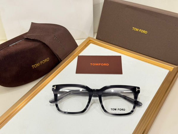 Luxury Eyeglass Frame Elegant Design with Gold Detailing