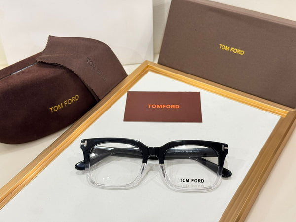 Luxury Eyeglass Frame Elegant Design with Gold Detailing