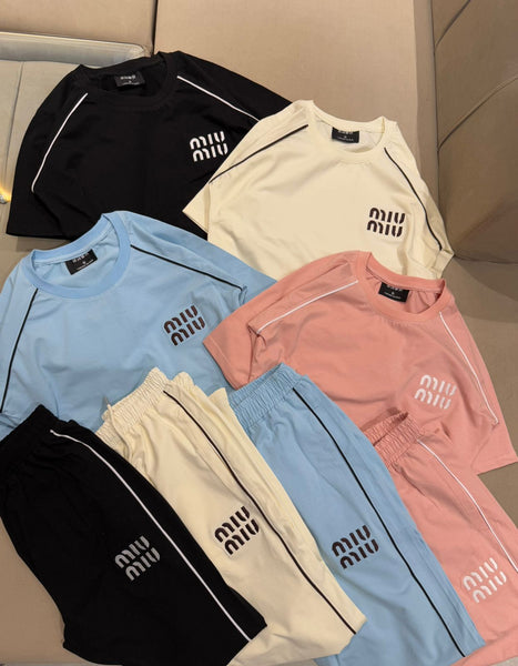 Women’s Premium Tracksuit With Trendy Logo Design