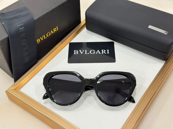 Exclusive Elegant   Oversized Cat Eye Shape  Sunglasses with Signature Logo