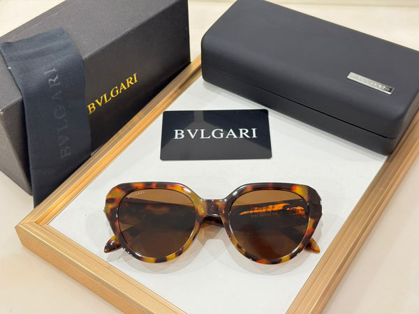 Exclusive Elegant   Oversized Cat Eye Shape  Sunglasses with Signature Logo