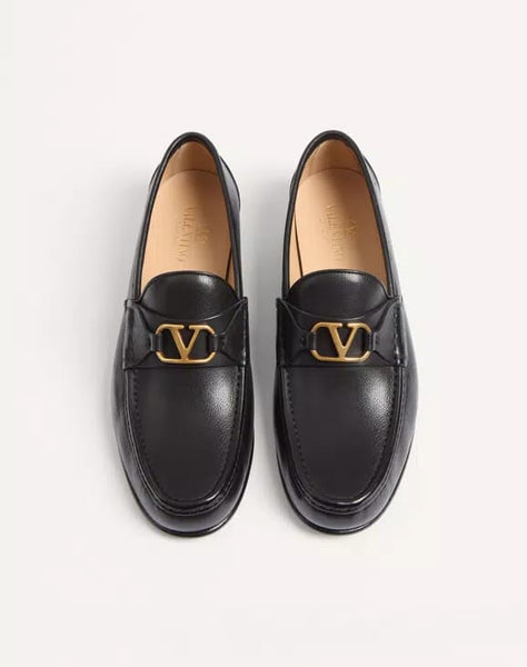 Luxury Black Leather Men’s Loafers with Elegant Gold Accent