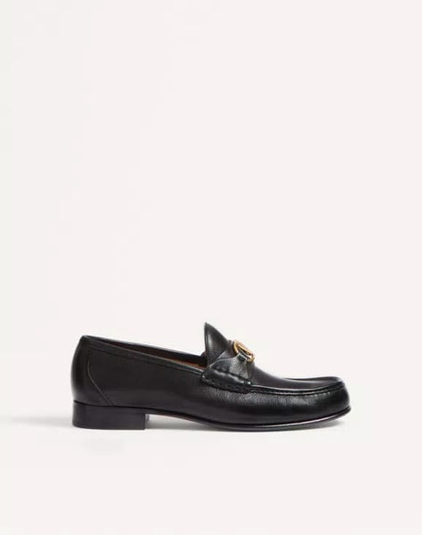 Luxury Black Leather Men’s Loafers with Elegant Gold Accent
