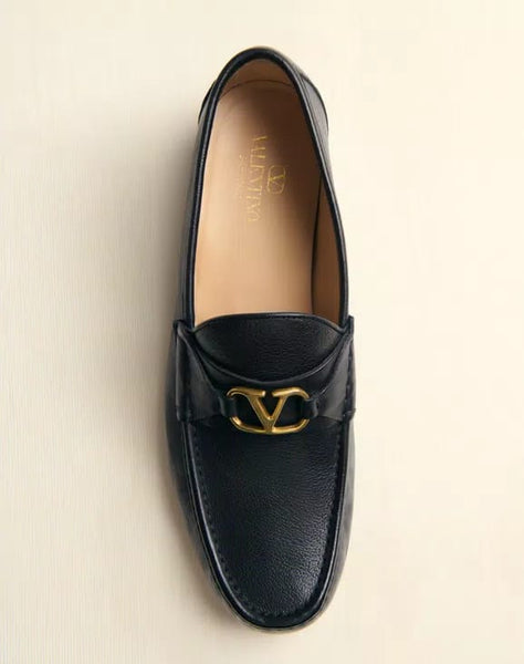 Luxury Black Leather Men’s Loafers with Elegant Gold Accent